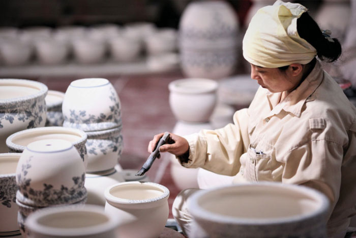 A ceramic workshop at Bat Trang